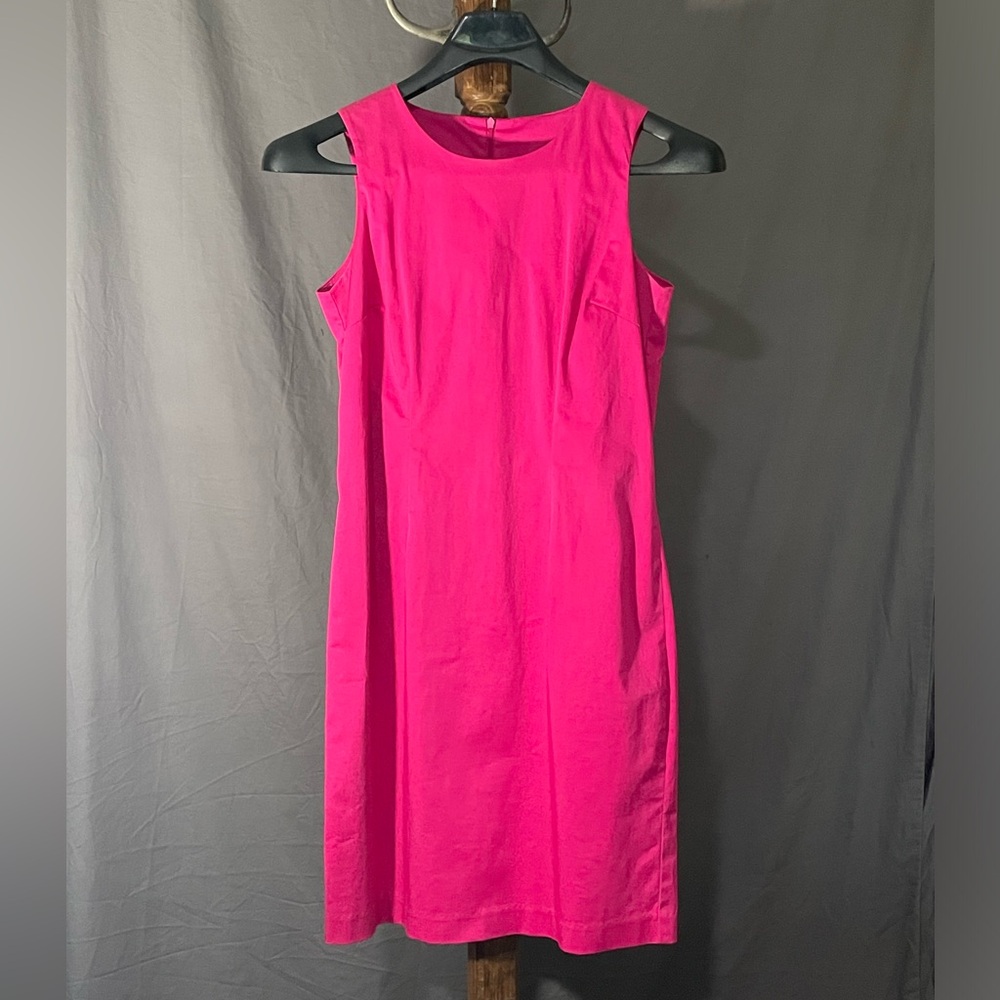 J.W. TRECI HOT PINK SLEEVELESS FITTED DRESS